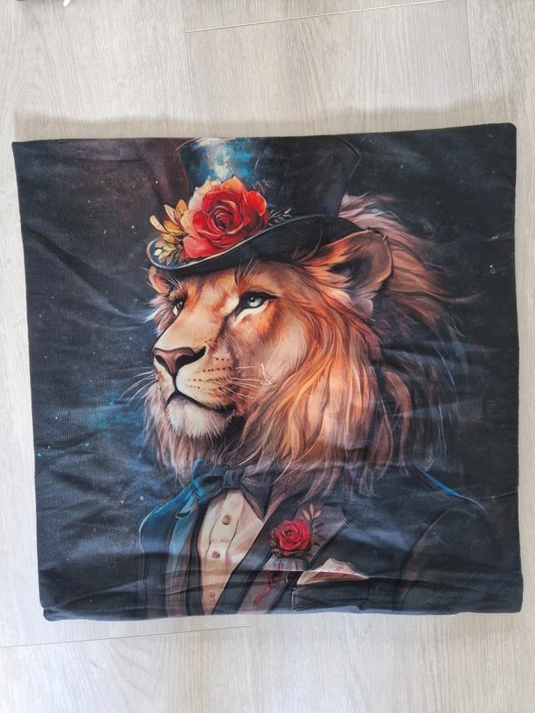 Nieuwe kussenhoes LEEUW met rode roos, Ophalen of Verzenden, Nieuw, Overige kleuren, Vierkant