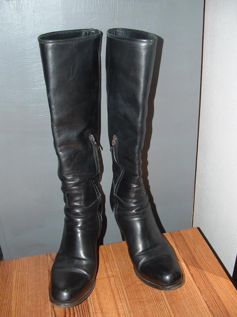 Prada zwarte leren laarzen maat 36½ made in Italy, Kleding | Dames, Schoenen, Hoge laarzen, Prada, Zwart, Ophalen of Verzenden