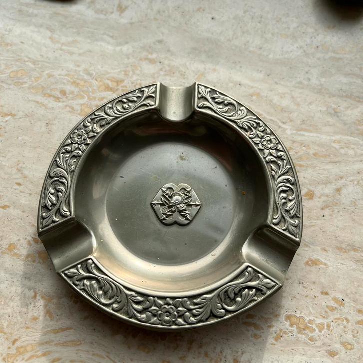 REGIMENT VERBINDINGSDIENST asbak jaren ‘60, Verzamelen, Militaria | Algemeen, Landmacht, Embleem of Badge, Nederland, Ophalen of Verzenden