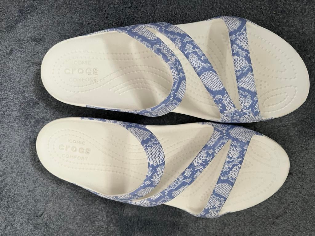 Crocs, leuk blauw - wit kantmotief, maat 40, Slippers, Blauw, Nieuw, Ophalen of Verzenden