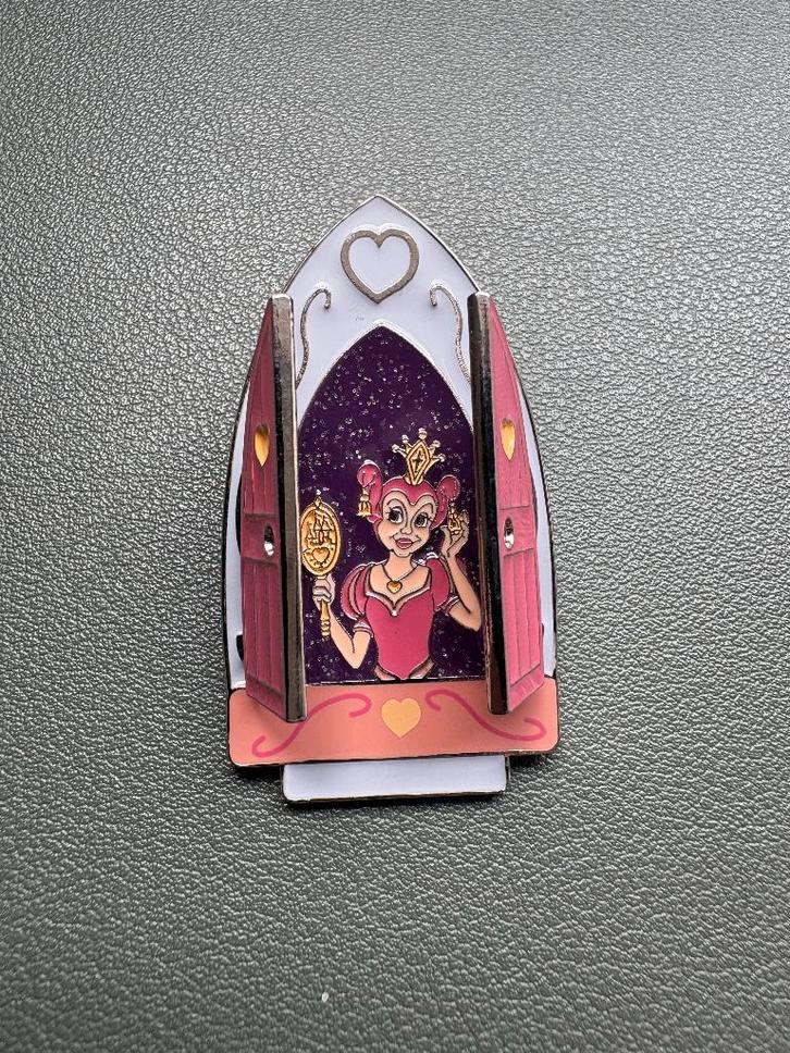 Efteling Pin Pardijn met deurtjes, Verzamelen, Efteling, Zo goed als nieuw, Button of Speldje, Ophalen of Verzenden