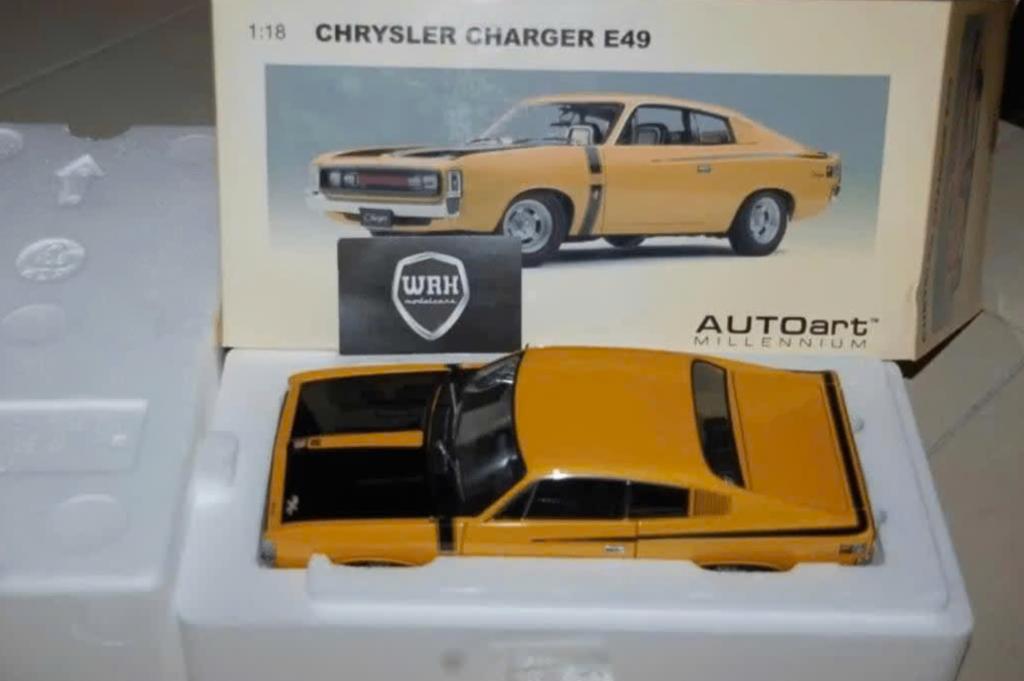1:18 CHRYSLER CHARGER yellow Autoart 71504 in box WRH, Hobby en Vrije tijd, Modelauto's | 1:18, Verzenden, Zo goed als nieuw, Auto