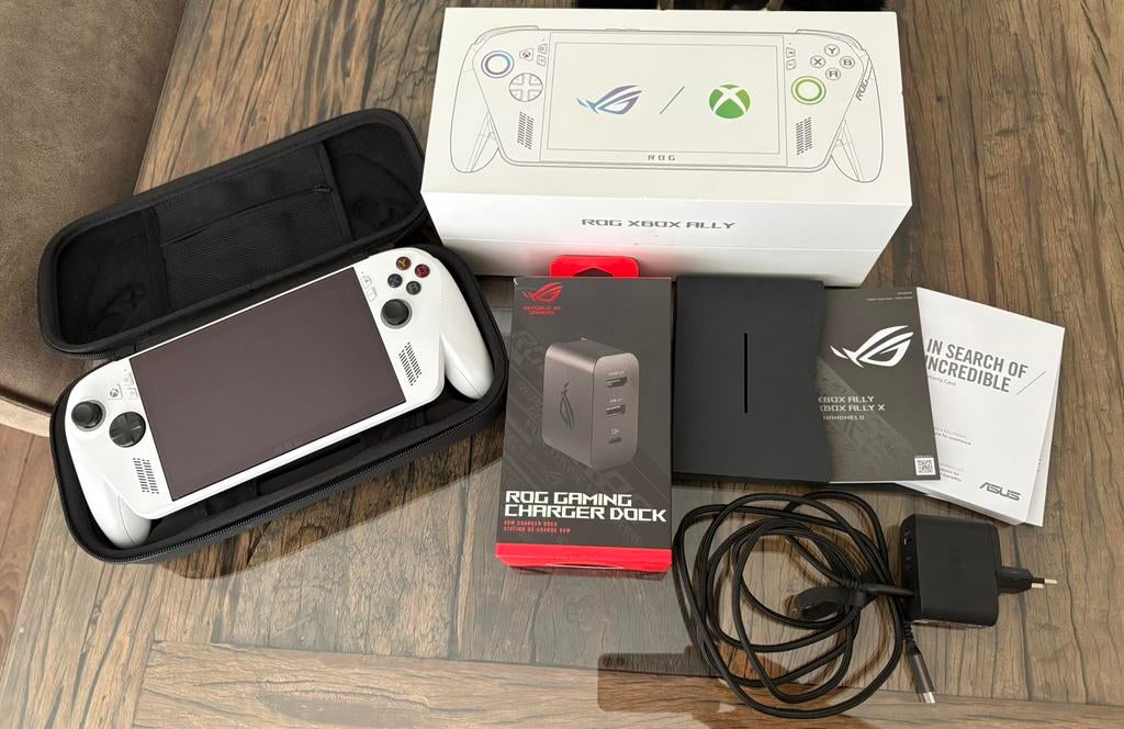 “ASUS ROG XBOX Ally + Charger Dock + Case – Compleet, Spelcomputers en Games, Spelcomputers | Overige, Ophalen, ASUS, Zo goed als nieuw