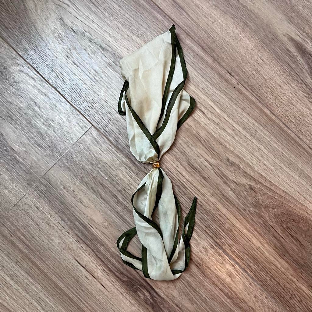 Elegante Sjaal met Groene Rand - Stijlvol Accessoire, Kleding | Dames, Mutsen, Sjaals en Handschoenen, Ophalen of Verzenden, Nieuw