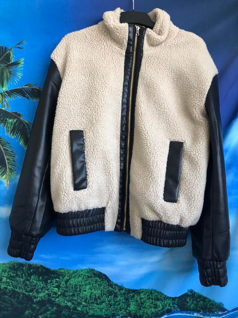 Stoer zwart/gebroken wit jasje van nepleer en nepbont, maat, Kleding | Dames, Jassen | Winter, Ophalen of Verzenden, Nieuw, Maat 42/44 (L)