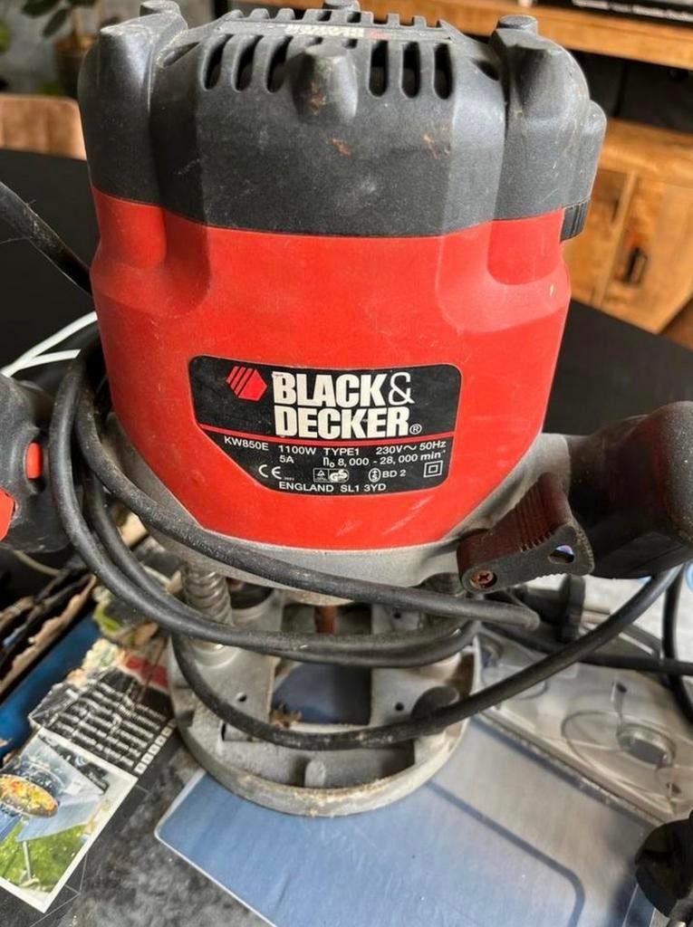 Black & Decker KW850E Bovenfrees 1100W, Ophalen, Gebruikt, Elektrisch, Bovenfrees