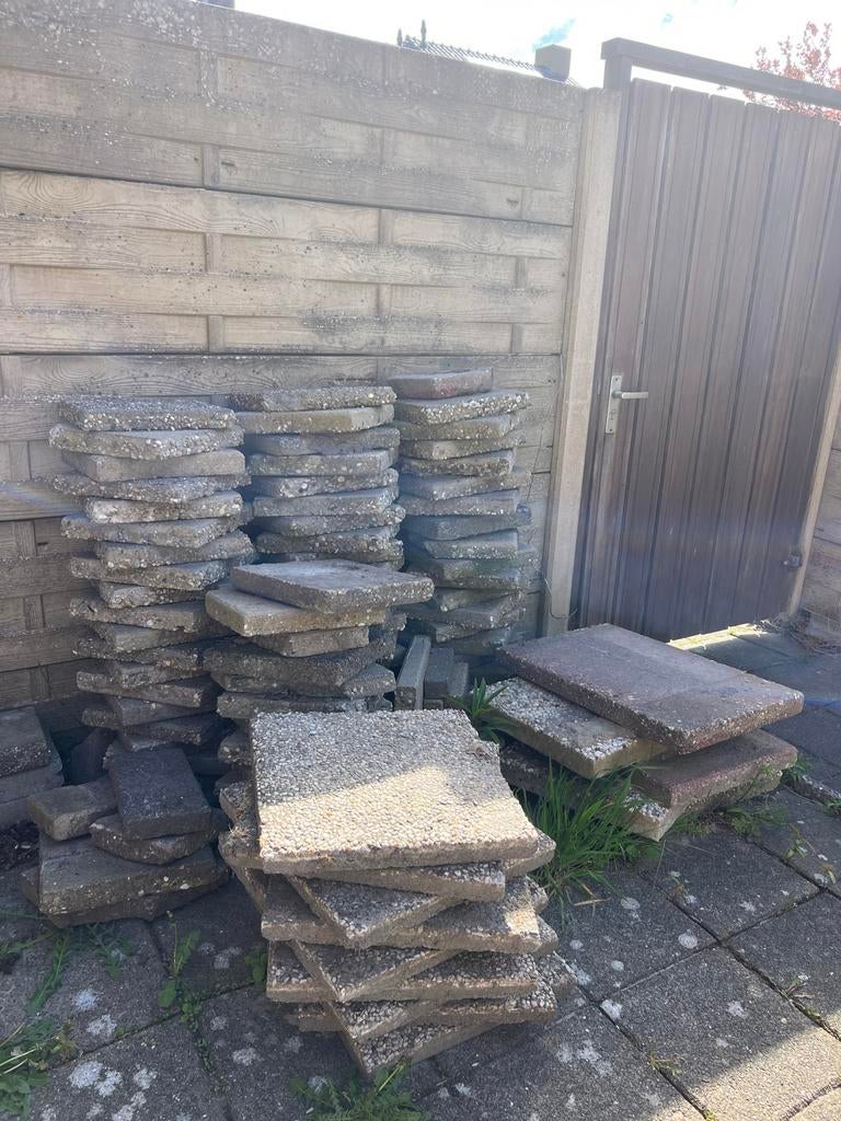 Gratis af te halen: Grindtegels (diverse maten), Tuin en Terras, Tegels en Klinkers, Ophalen, Gebruikt, 10 m² of meer, Beton