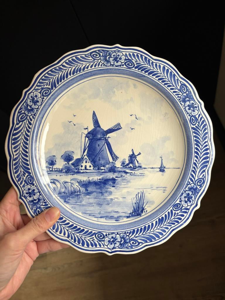 Delfts blauw bord van De Delftse Pauw met molen 24 cm, Antiek en Kunst, Ophalen