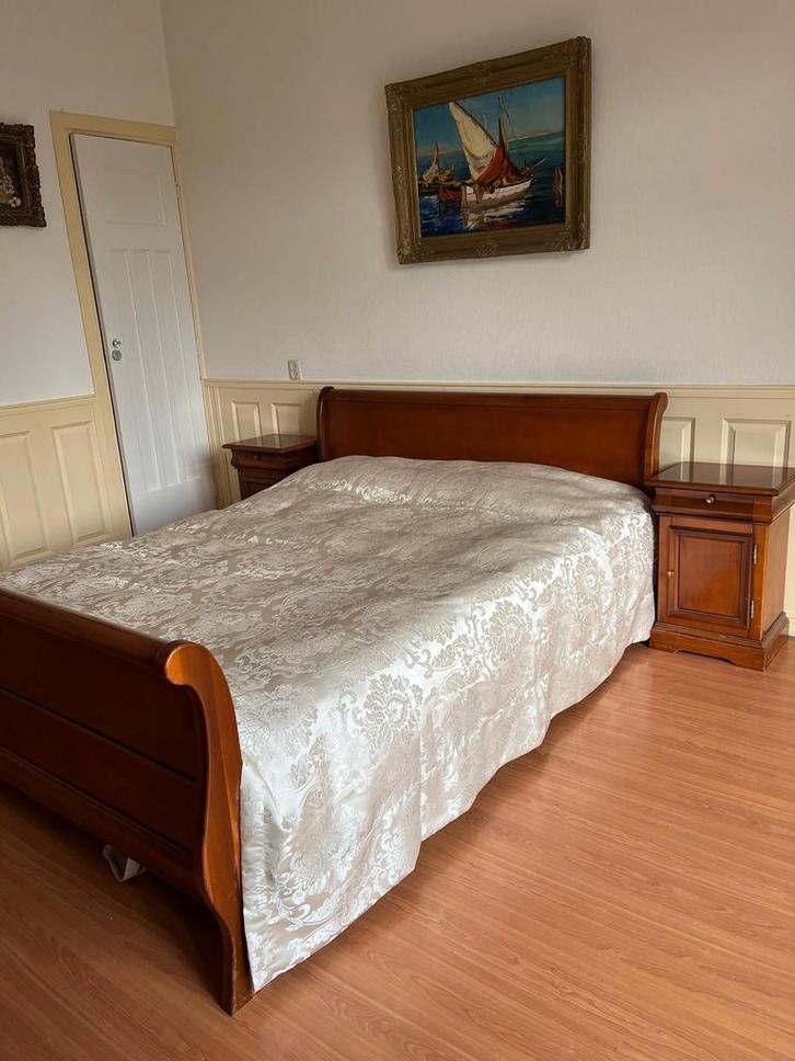 Mooi wortelnoten bed met nachtkastjes, boxspring en matras, Huis en Inrichting, Slaapkamer | Bedden, Gebruikt, Tweepersoons, Overige maten