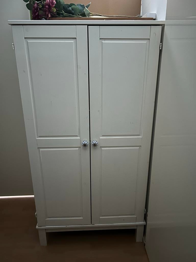 Witte grenen kast met planken en deuren (154x81,5x56 cm), Huis en Inrichting, Ophalen, Gebruikt, 50 tot 100 cm, 150 tot 200 cm