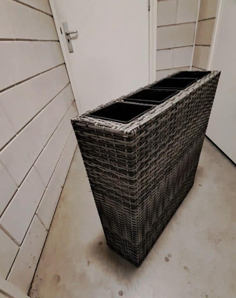 4 prachtige plantenbakken  40 € per stuk, Tuin en Terras, Bloembakken en Plantenbakken, Ophalen, Rond, Kunststof