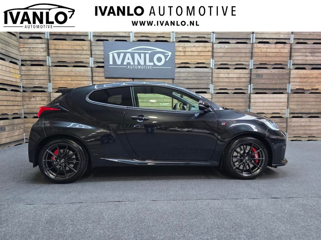 Toyota Yaris 1.6 GR Four Performance Carplay Akrapovic Carbo, Auto's, Toyota, 13 km/l, 1618 cc, Gebruikt, 4 stoelen