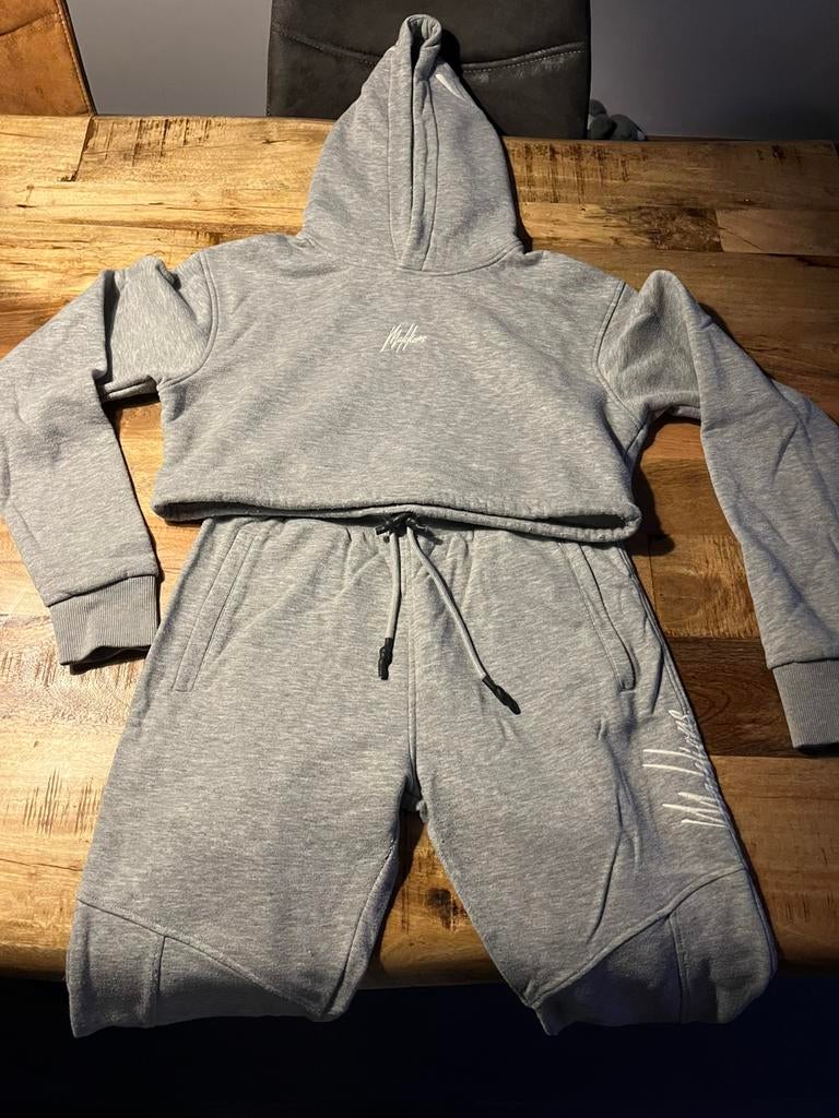 Malelions grijs trainingspak met crop top maat S, Kleding | Dames, Huispakken, Ophalen of Verzenden, Zo goed als nieuw, Maat 38/40 (M)
