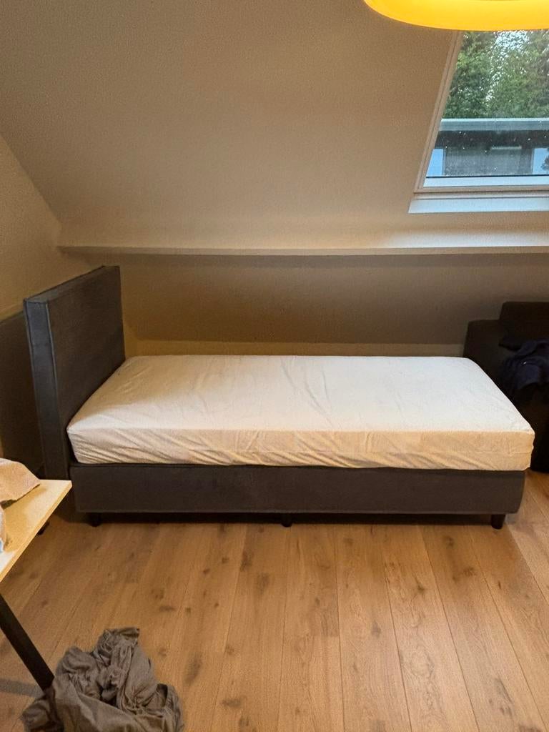 Nette 1-persoons boxspring (90x200) inclusief matras, 90 cm, Eenpersoons, Ophalen of Verzenden, Zo goed als nieuw