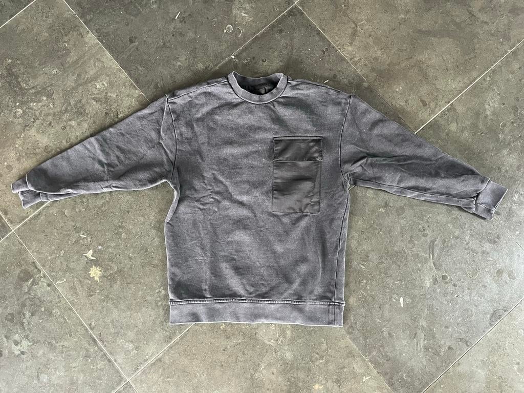Zwarte trui JM Shoeby maat 122/128 met borstzakje, Ophalen of Verzenden, Gebruikt, Jongen, Trui of Vest