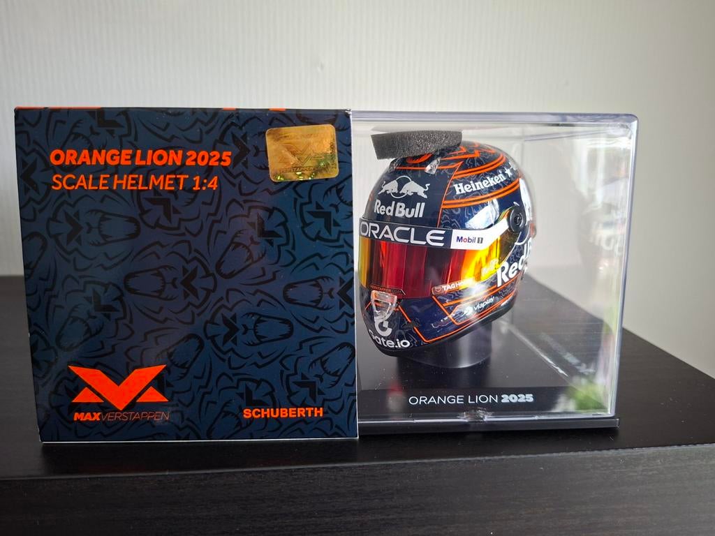 Max Verstappen helm 1:4 Orange Lion 2025 - Super staat, Verzamelen, Automerken, Motoren en Formule 1, Ophalen of Verzenden, Zo goed als nieuw