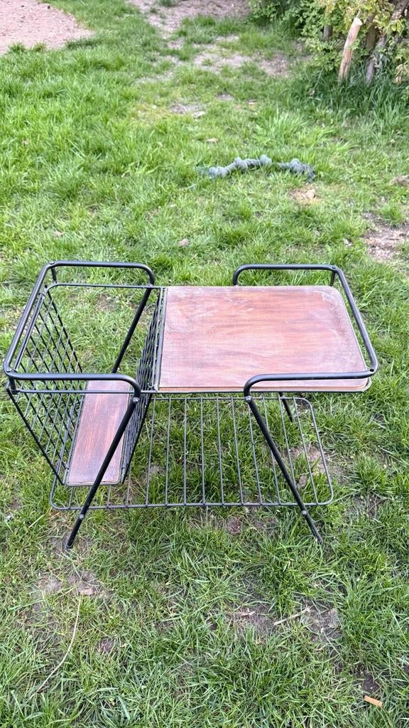 Bijzettafeltje met tijdschriftenrek, Minder dan 55 cm, Zo goed als nieuw, Rechthoekig, Hout