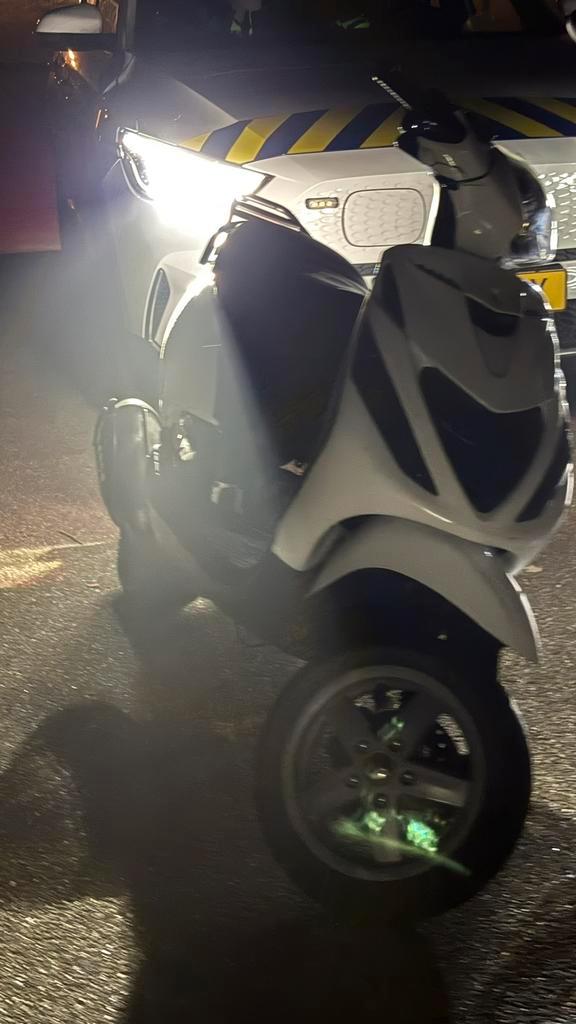 Zip 125 op geldig brom, Fietsen en Brommers, Scooters | Piaggio, Zo goed als nieuw, Zip, Tweetakt, Ophalen