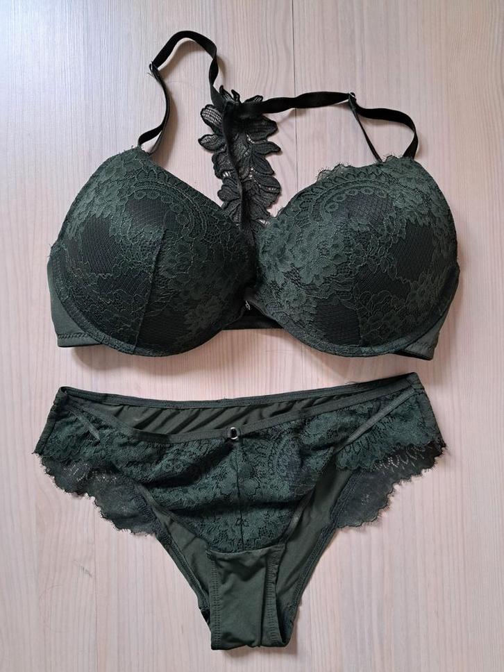Hunkemöller push-up BH 80D en slip M setje, Kleding | Dames, Ondergoed en Lingerie, Setje, Groen, Ophalen of Verzenden