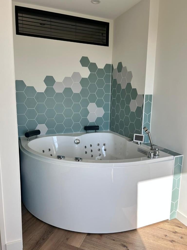 MAXARO Jacuzzi for sale - Excellent condition, Ophalen, Zo goed als nieuw, Vast, Inbouw