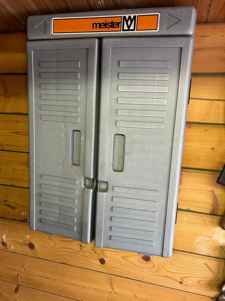 Meister gereedschapskist voor aan de muur gereedschapskastje, Ophalen, Gebruikt