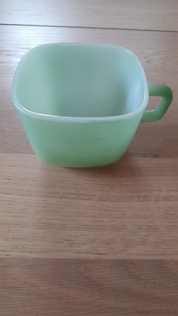 Lichtgroene glazen soepkom Opale France jaren 60/70, Glas of Glazen, Ophalen of Verzenden, Overige stijlen, Glas