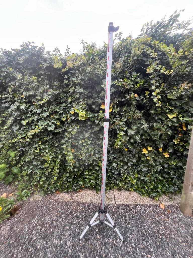 Baak ten behoeve van een waterpasinstrument of laser, Ophalen of Verzenden, Zo goed als nieuw