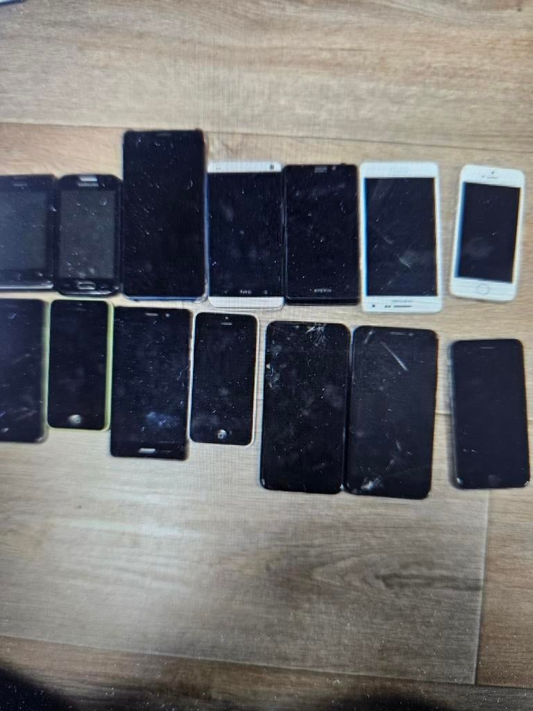 GEZOCHT(GRATIS)OUDE OF DEFECTE TELEFOONS,TABLET, GRATIS, Ophalen, Gebruikt