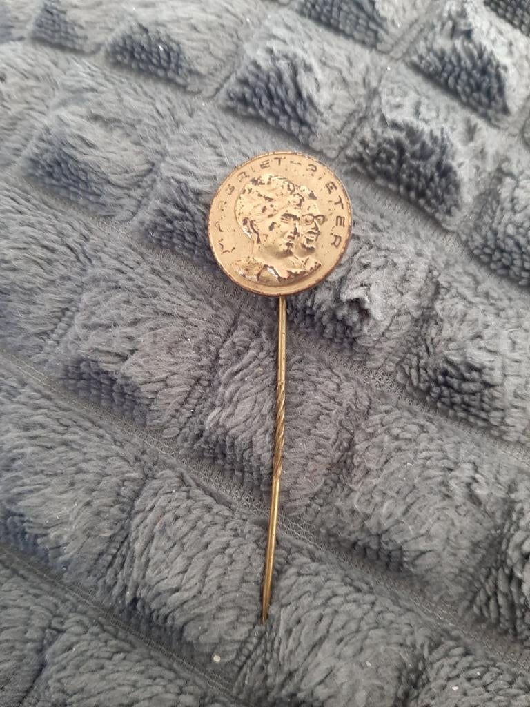 Vintage koningelijk speldje prinses margriet en Peter, Ophalen of Verzenden, Gebruikt, Overige onderwerpen, Speldje of Pin