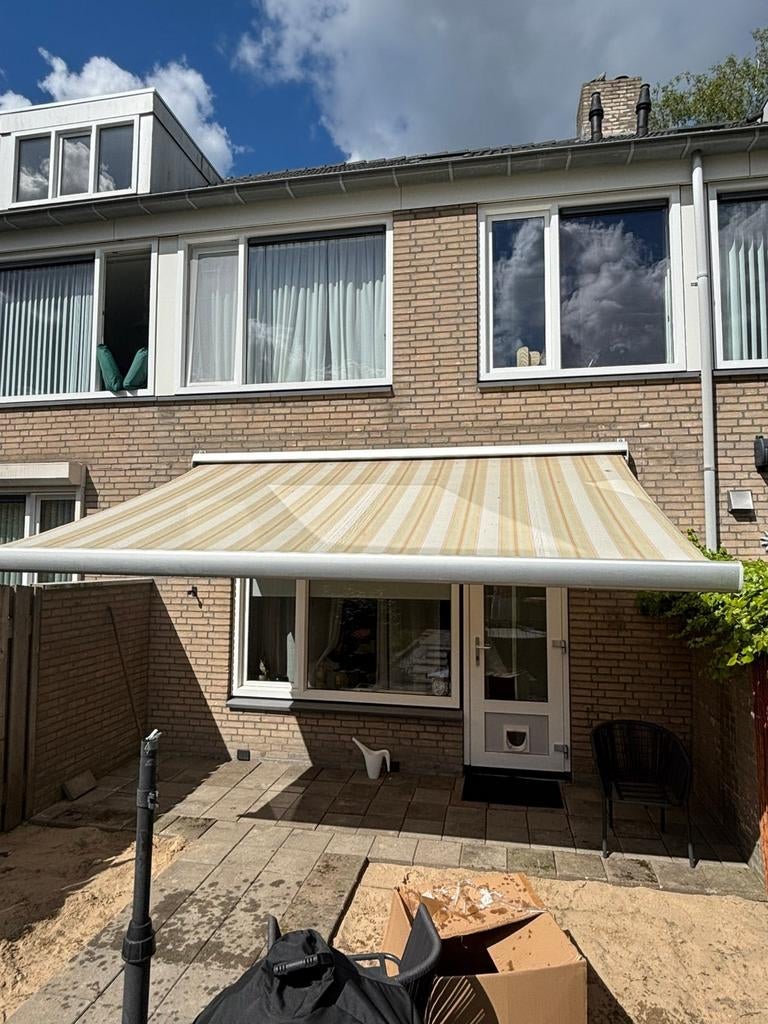 Knikarmscherm - electrisch met afstandsbediening, Tuin en Terras, Zonneschermen, Gebruikt, Elektrisch, Ophalen of Verzenden, 150 tot 300 cm