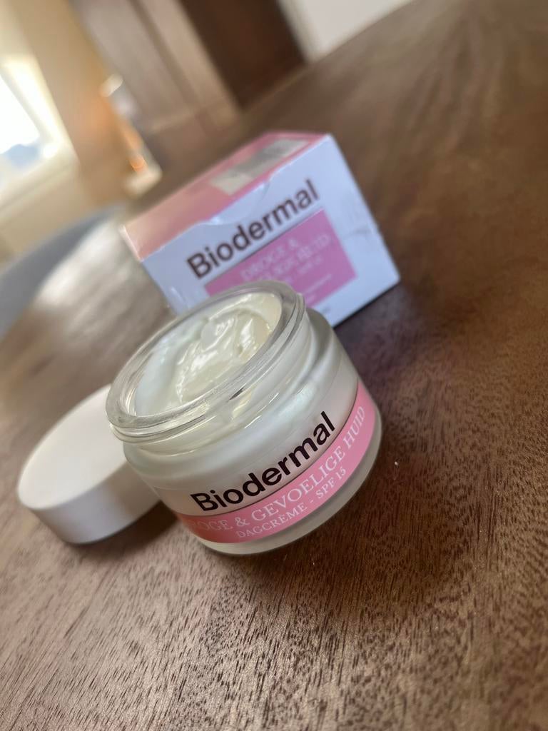 2x Biodermal Dagcrème SPF 15 Droge & Gevoelige Huid, Ophalen of Verzenden, Zo goed als nieuw, Gehele gezicht, Verzorging