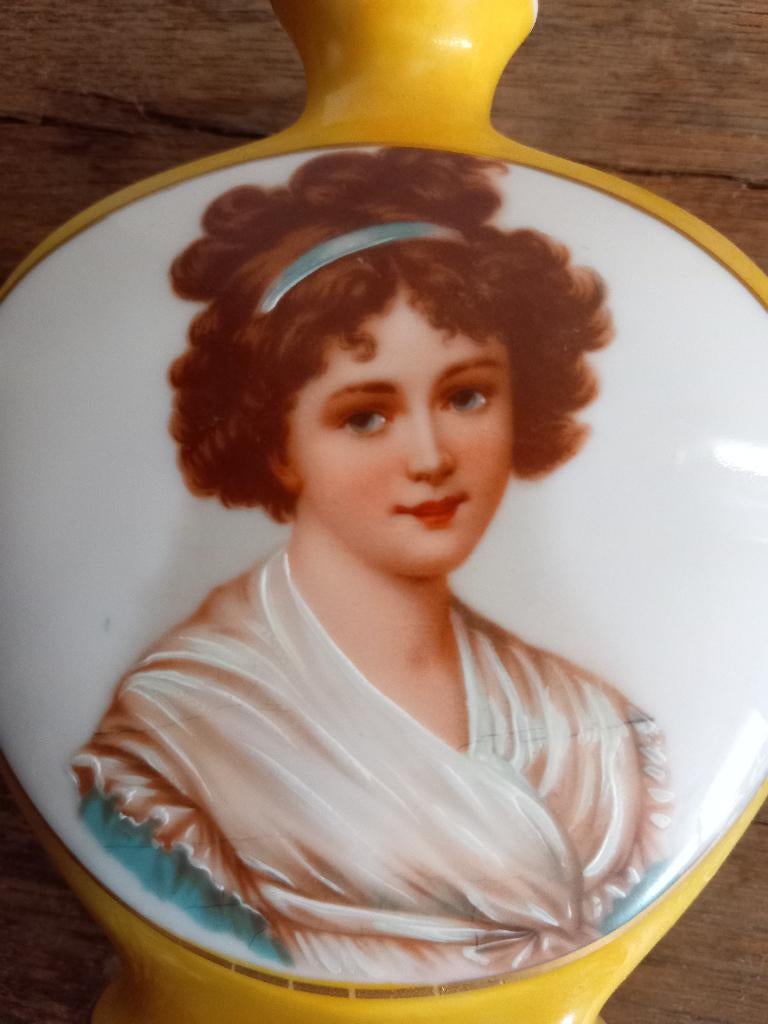 Vaasje Porzellanfabriek Fraureuth (1866-1926), Antiek en Kunst, Ophalen