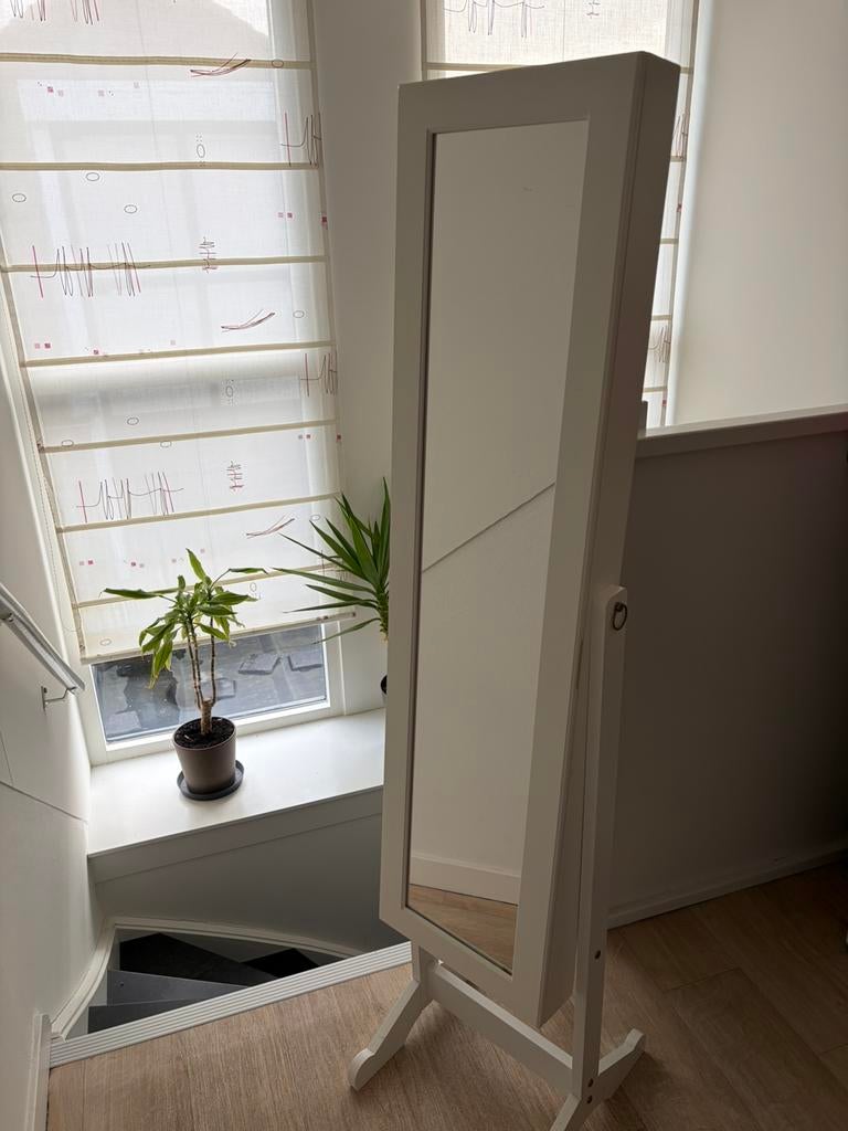 Sieradenkast met spiegel in nieuwstaat, Huis en Inrichting, Woonaccessoires | Spiegels, Ophalen, Minder dan 50 cm, 100 tot 150 cm