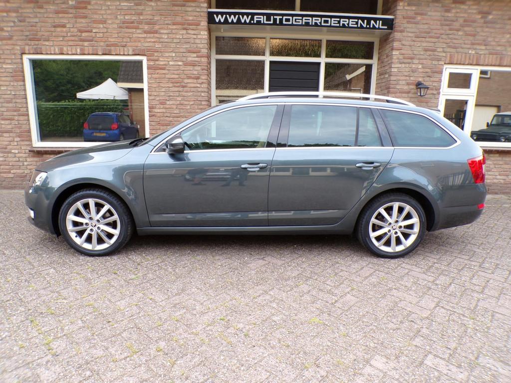 Skoda Octavia Combi 1.4 TSI G-TEC Ambition Businessline, Auto's, Skoda, Voorwielaandrijving, Parkeersensor, Gebruikt, 4 cilinders