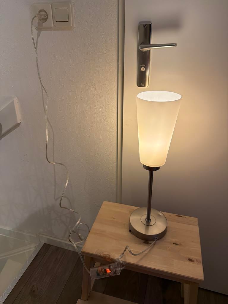 Freelight tafellamp met melkglas kapje, Ophalen of Verzenden, Zo goed als nieuw, Glas, Minder dan 50 cm