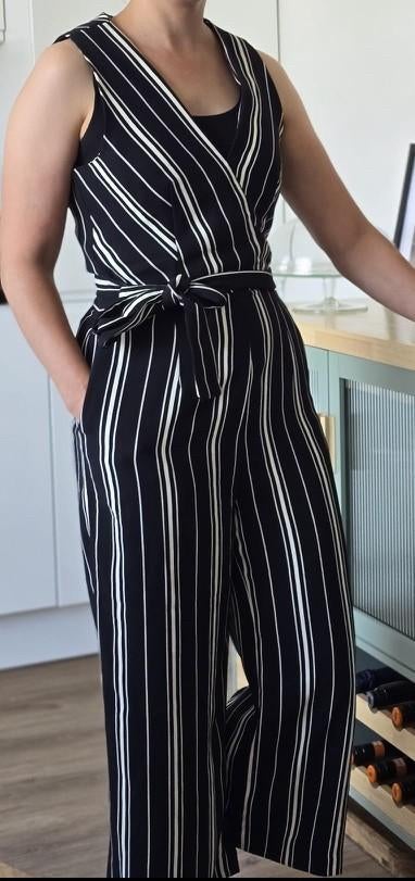Jumpsuit H&M maat 36, H&M, Zwart, Ophalen of Verzenden, Zo goed als nieuw