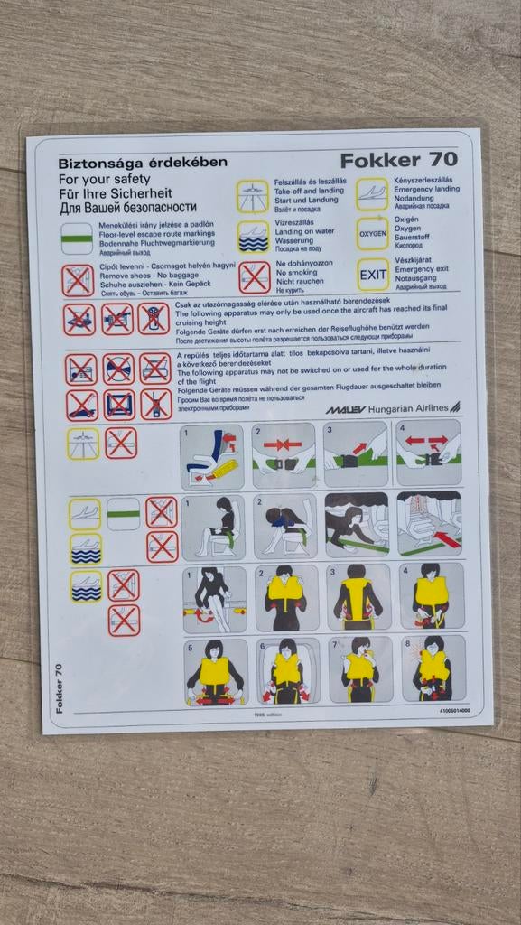 Fokker 70 safety card MALÉV Hungarian Airlines, Verzamelen, Verzenden, Zo goed als nieuw, Kaart, Foto of Prent