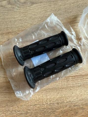 Originele set handvatten Malaguti phantom F12 firefox F15 beschikbaar voor biedingen