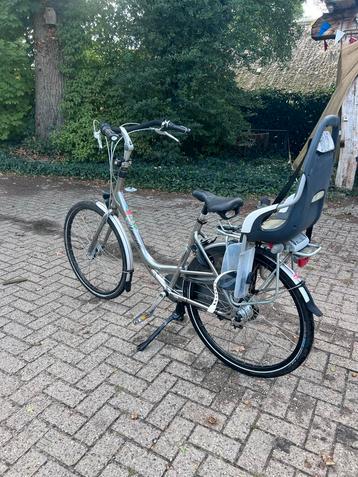 Moederfiets met achterzitje, stuurslot & lage instap beschikbaar voor biedingen