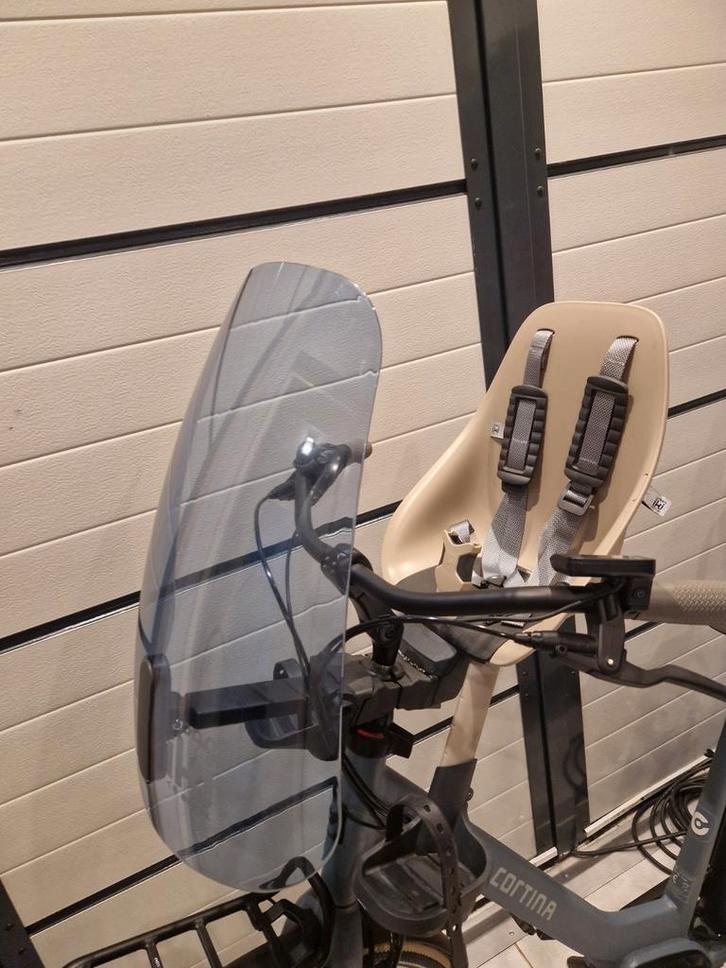 Urban Iki Voorzitje met Windscherm, Fietsen en Brommers, Fietsaccessoires | Fietsstoeltjes, Gebruikt, Voorzitje, 9 t/m 18 kg, Voetsteuntjes