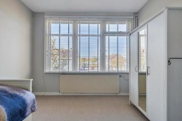  IKEA BRUSALI kledingkast met 3 deuren en spiegel (wit) beschikbaar voor biedingen