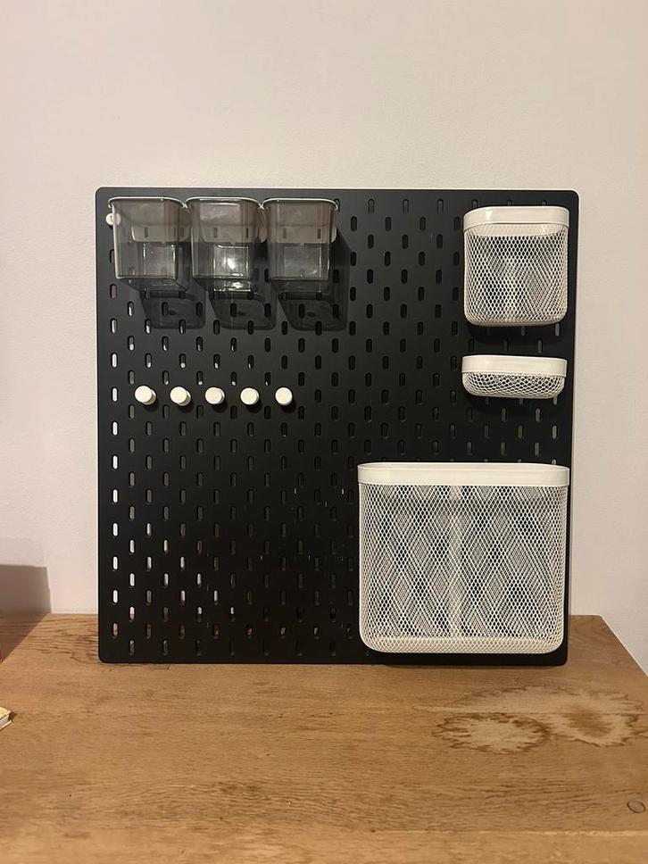 IKEA SKÅDIS wandbord – zwart incl. accessoires, Huis en Inrichting, Woonaccessoires | Memoborden, Zo goed als nieuw, Overige typen