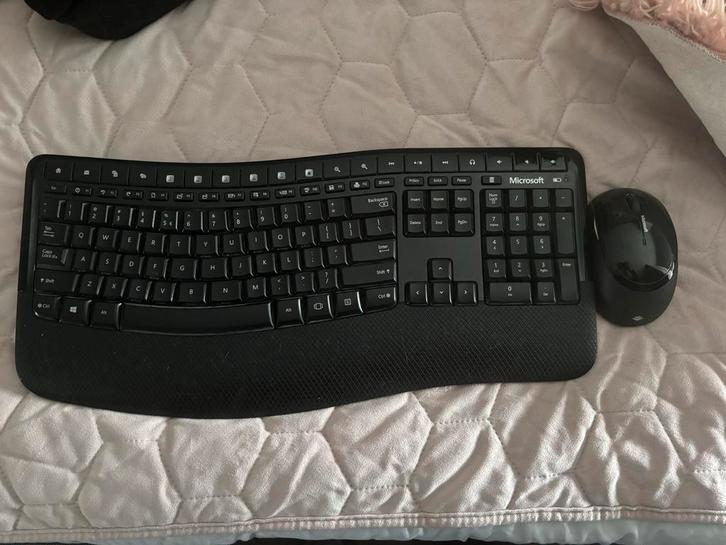 Microsoft Comfort Keyboard 5050 - Draadloos, Computers en Software, Toetsenborden, Gebruikt, Qwerty, Draadloos, Ergonomisch, Ophalen of Verzenden
