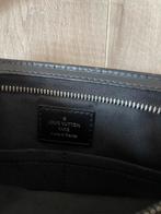 Louis Vuitton Schoudertas, Ophalen of Verzenden, Zo goed als nieuw, Zwart, Schoudertasje