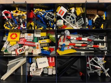 Lego, bak met div. mooie onderdelen. beschikbaar voor biedingen