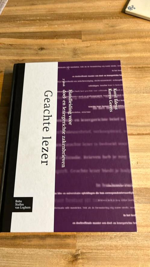 K. Geerts - Geachte lezer 9789031377695, Boeken, Wetenschap, Zo goed als nieuw, Ophalen