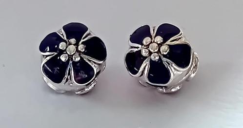Twee Zilveren Clips met Zwart Emaille, Sieraden, Tassen en Uiterlijk, Bedels, Zo goed als nieuw, Pandora, Zilver, 2 of 3 bedels