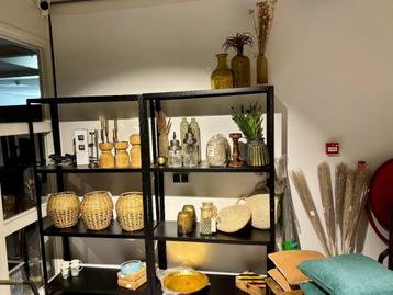 Accessoires en kussens beschikbaar voor biedingen