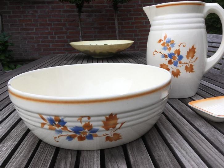 Lampetstel, schaal, kan en zeepbakje,erg oud.Steingutfabriek, Antiek en Kunst, Curiosa en Brocante, Ophalen of Verzenden