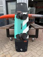 Slingshot Crisis V4 137 Kiteboard, Watersport en Boten, Ophalen of Verzenden, Zo goed als nieuw, 4 m² of minder